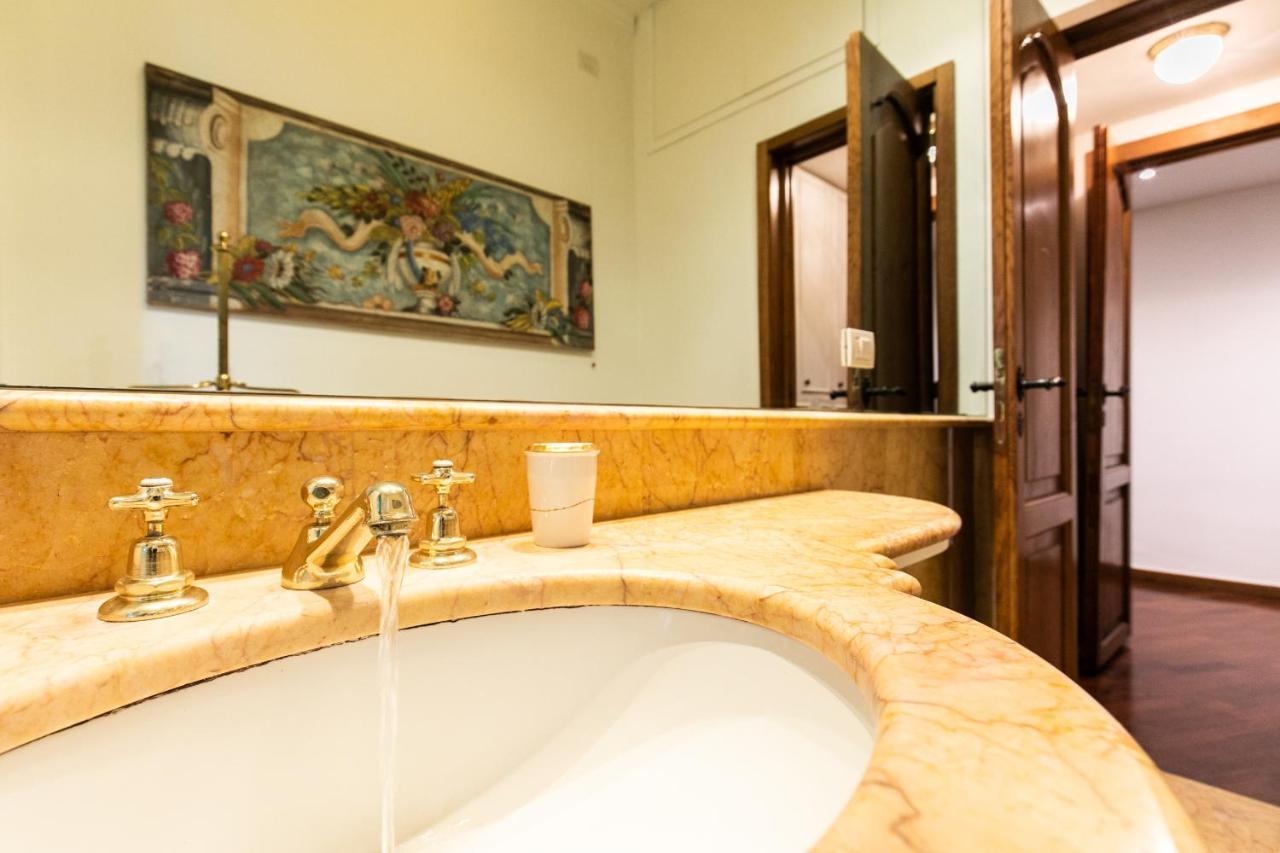 Klimt - Jacuzzi 5 Star - Luxury Design Apartment Милано Екстериор снимка