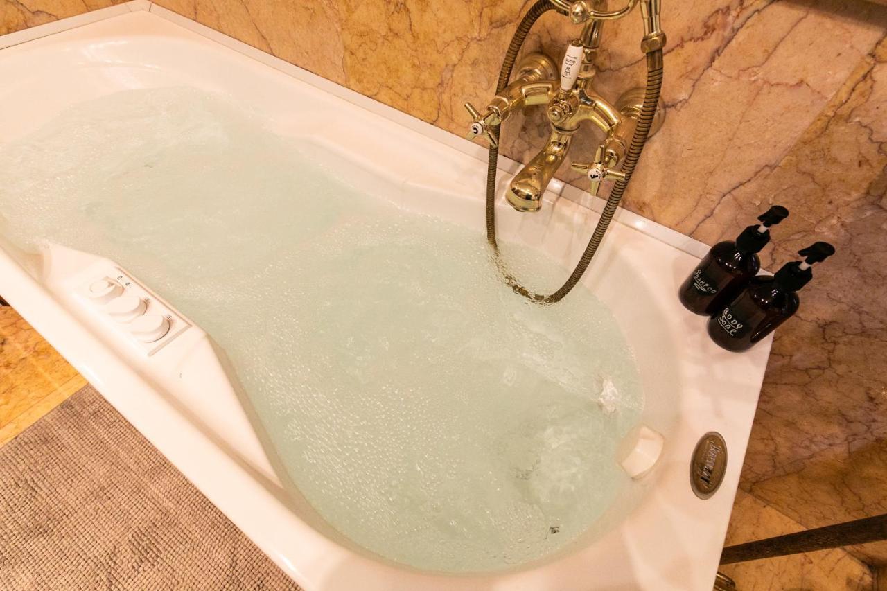 Klimt - Jacuzzi 5 Star - Luxury Design Apartment Милано Екстериор снимка