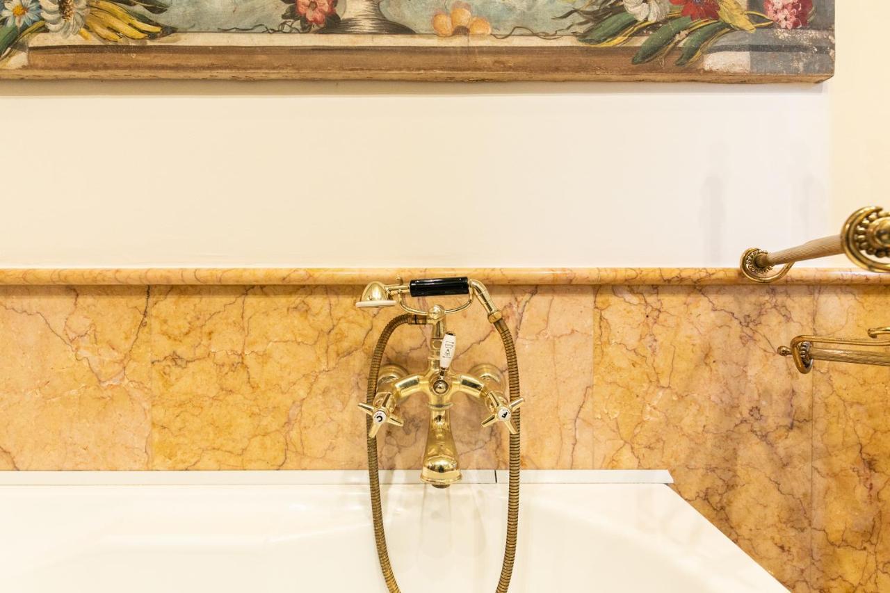 Klimt - Jacuzzi 5 Star - Luxury Design Apartment Милано Екстериор снимка