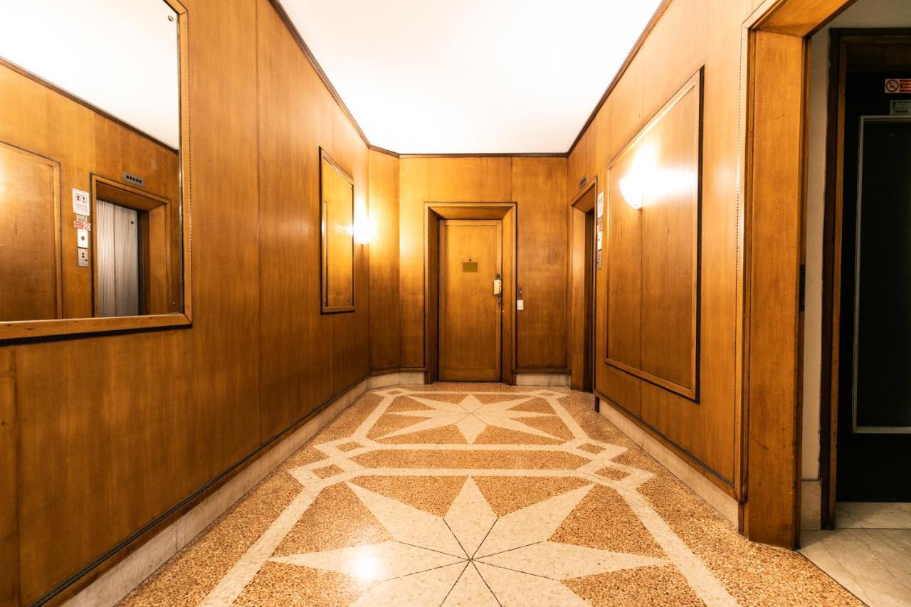 Klimt - Jacuzzi 5 Star - Luxury Design Apartment Милано Екстериор снимка