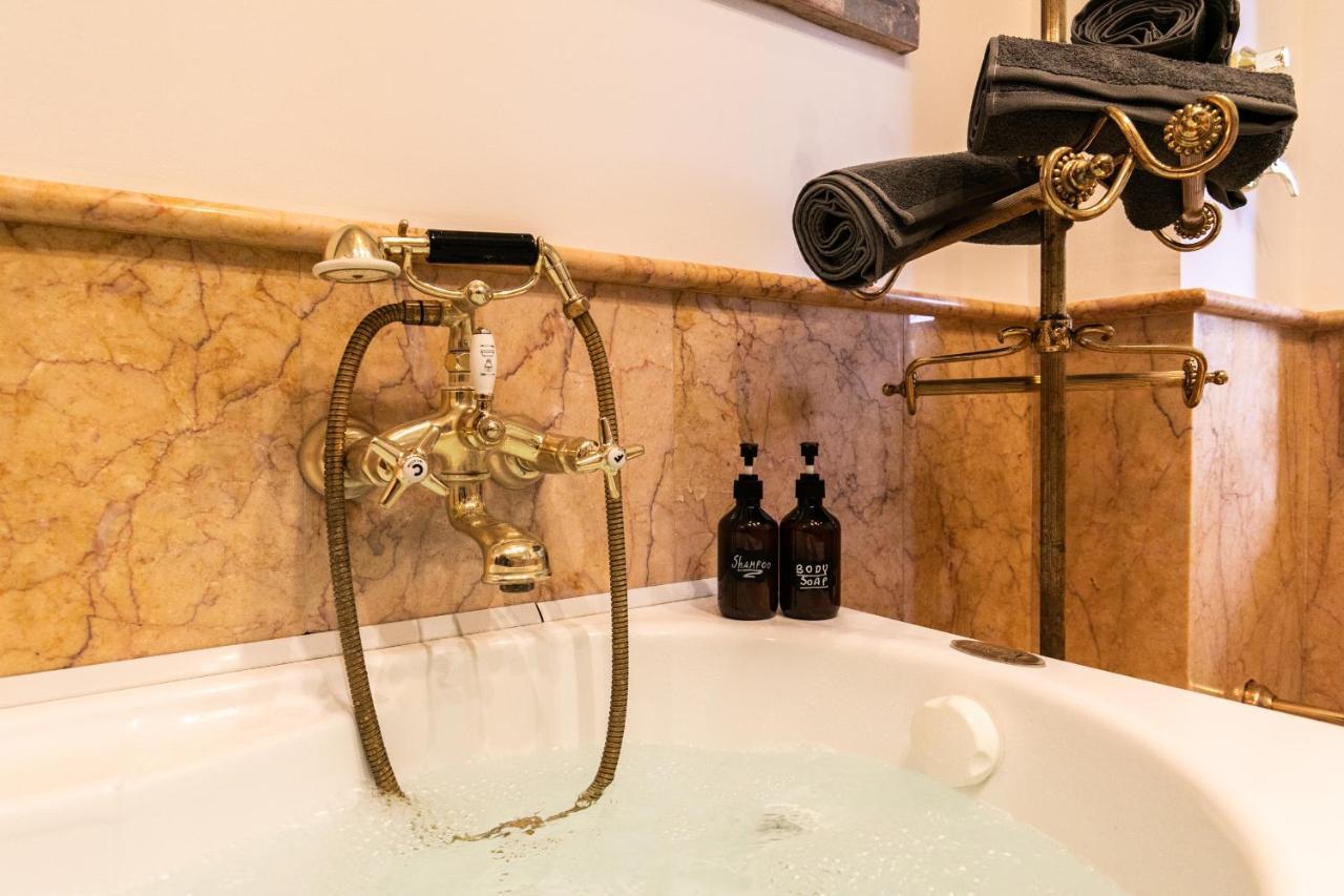 Klimt - Jacuzzi 5 Star - Luxury Design Apartment Милано Екстериор снимка
