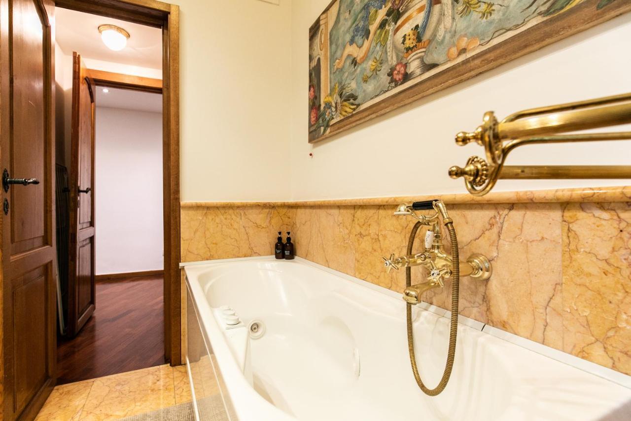 Klimt - Jacuzzi 5 Star - Luxury Design Apartment Милано Екстериор снимка