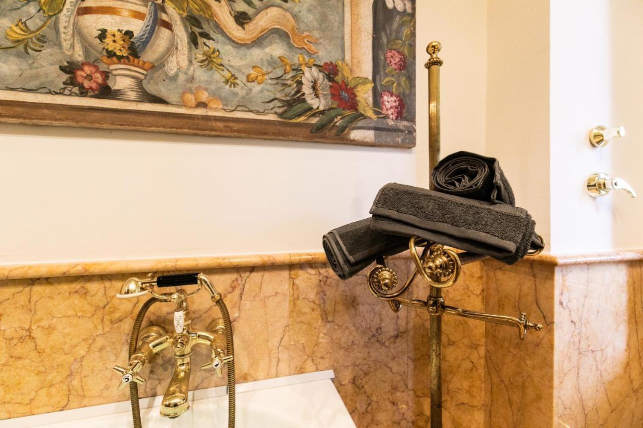 Klimt - Jacuzzi 5 Star - Luxury Design Apartment Милано Екстериор снимка